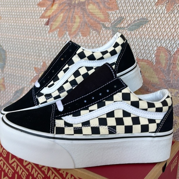 Vans Men’s Old Skool Stacked 
Checkerboard Black/Classic
VN0A7Q5MTYQ
Platforms - Picture 8 of 16